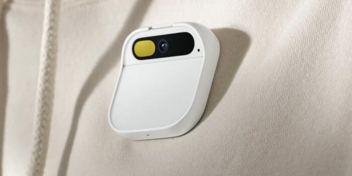 Gumane AI PIN war ein erstes KI Produkt mit dem Ziel, das Smartphone langfristig zu ersetzen. Mit einem Laser konnte agiert werden, denn es hat kein Display.