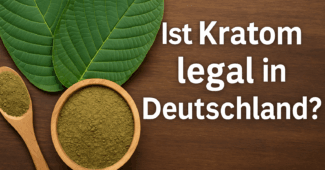 Ist Kratom in Deutschland legal? Dieser Ratgeber schaut sich das genauer an. Zu sehen auf dem Bild: Grünes Kratom, ansehlich aufbereitet.